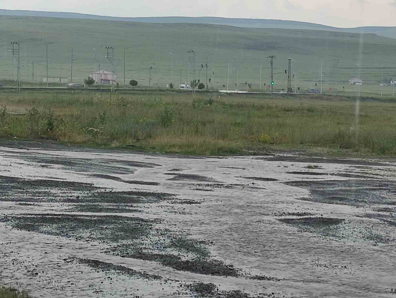 ARDAHAN'DA SAĞANAK YAĞIŞ ETKİLİ OLDU.