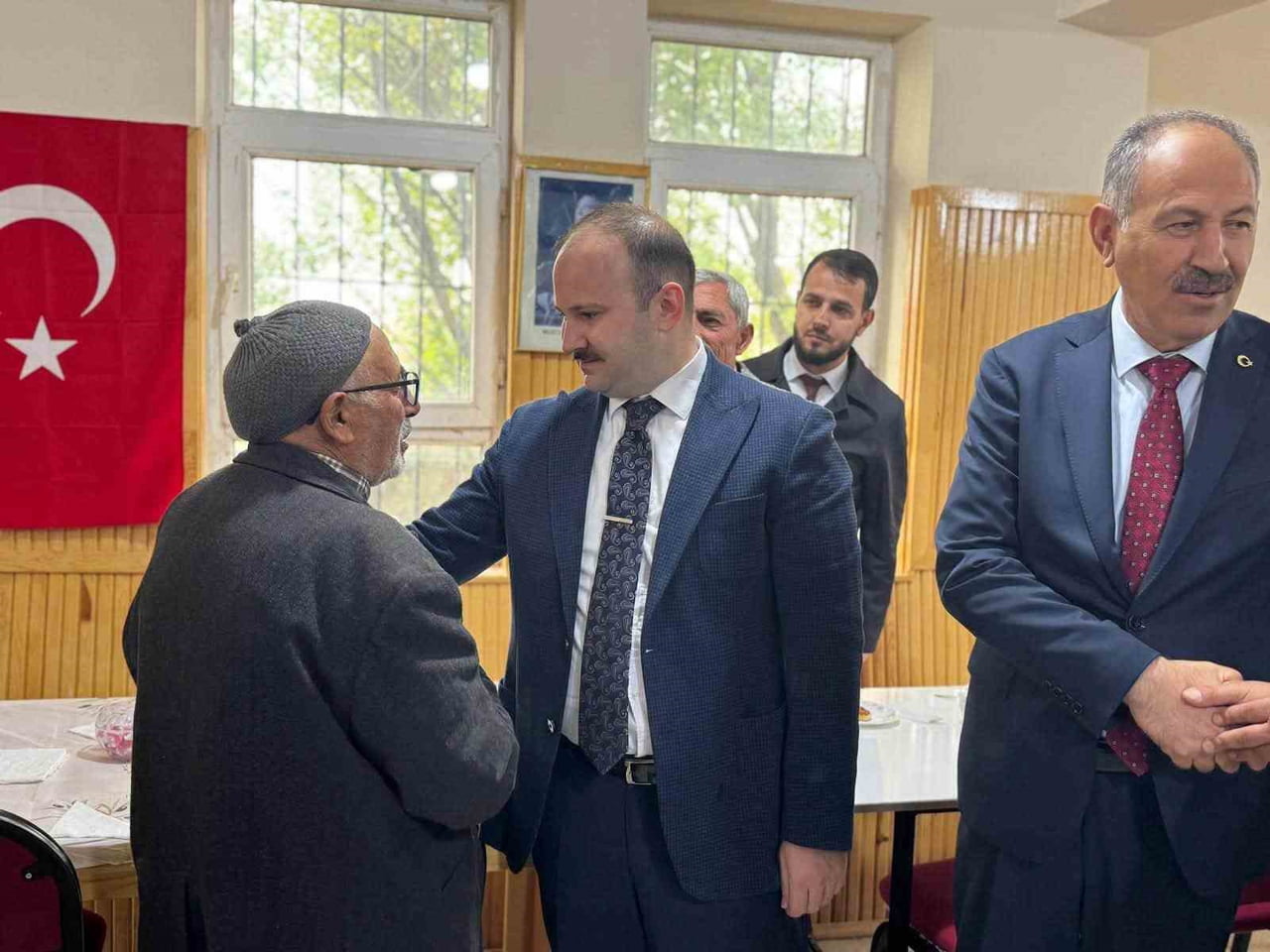 ARPAÇAY KAYMAKAMI GÜVENÇ, ATÇILAR KÖYÜ’NDE VATANDAŞLARIN TALEPLERİNİ DİNLEDİ(KARS-İHA)