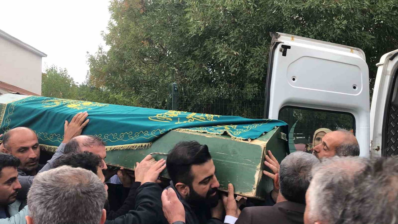 ASANSÖR KAZASINDA HAYATINI KAYBEDEN ÖĞRENCİ GÖZYAŞLARIYLA TOPRAĞA VERİLDİ