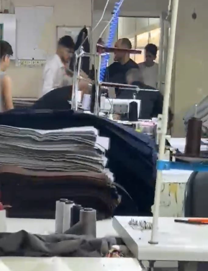 AVCILAR'DA KONFEKSİYON ATÖLYESİNDE İŞÇİLER ARASINDA ÇIKAN TARTIŞMA KAVGAYA DÖNDÜ. KAMERAYA...