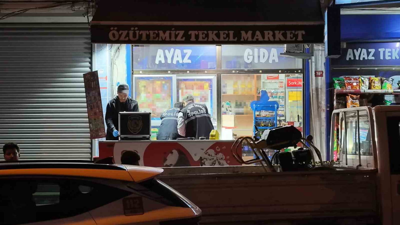 AVCILAR İLÇESİNDE TEKEL BAYİSİNE DÜZENLENEN SİLAHLI SALDIRIDA 1 KİŞİ YARALANDI.