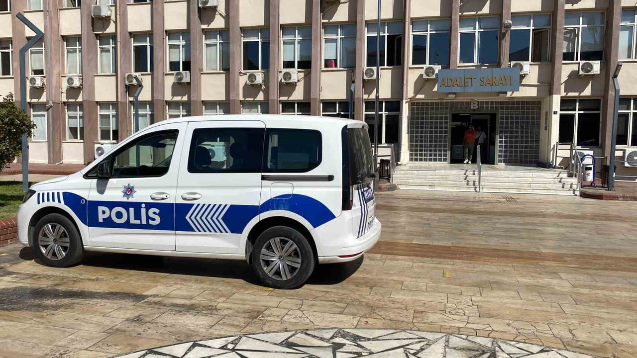 AYDIN'IN EFELER İLÇESİNDE FETÖ/PDY SİLAHLI TERÖR ÖRGÜTÜNE ÜYE OLMAK SUÇUNDAN HAKKINDA 6 YIL 3 AY...