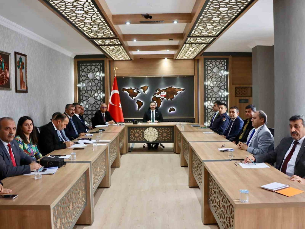 AYDIN'IN KOÇARLI İLÇESİNDE KAYMAKAM RAMAZAN TAŞKIN BAŞKANLIĞINDA İLÇE İDARE ŞUBE BAŞKANLARI...