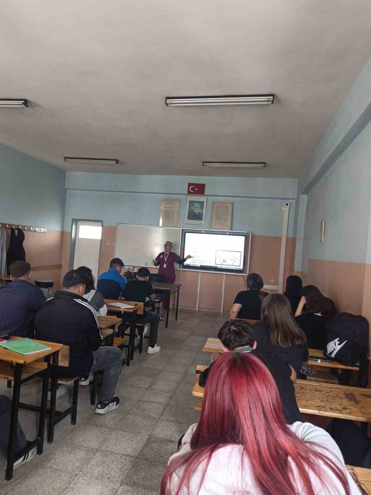 AYDIN'IN SÖKE İLÇESİNDE MESLEKİ EĞİTİM MERKEZİ ÖĞRENCİLERİNE DİYABET VE OBEZİTEDEN KORUNMA YOLLARI...