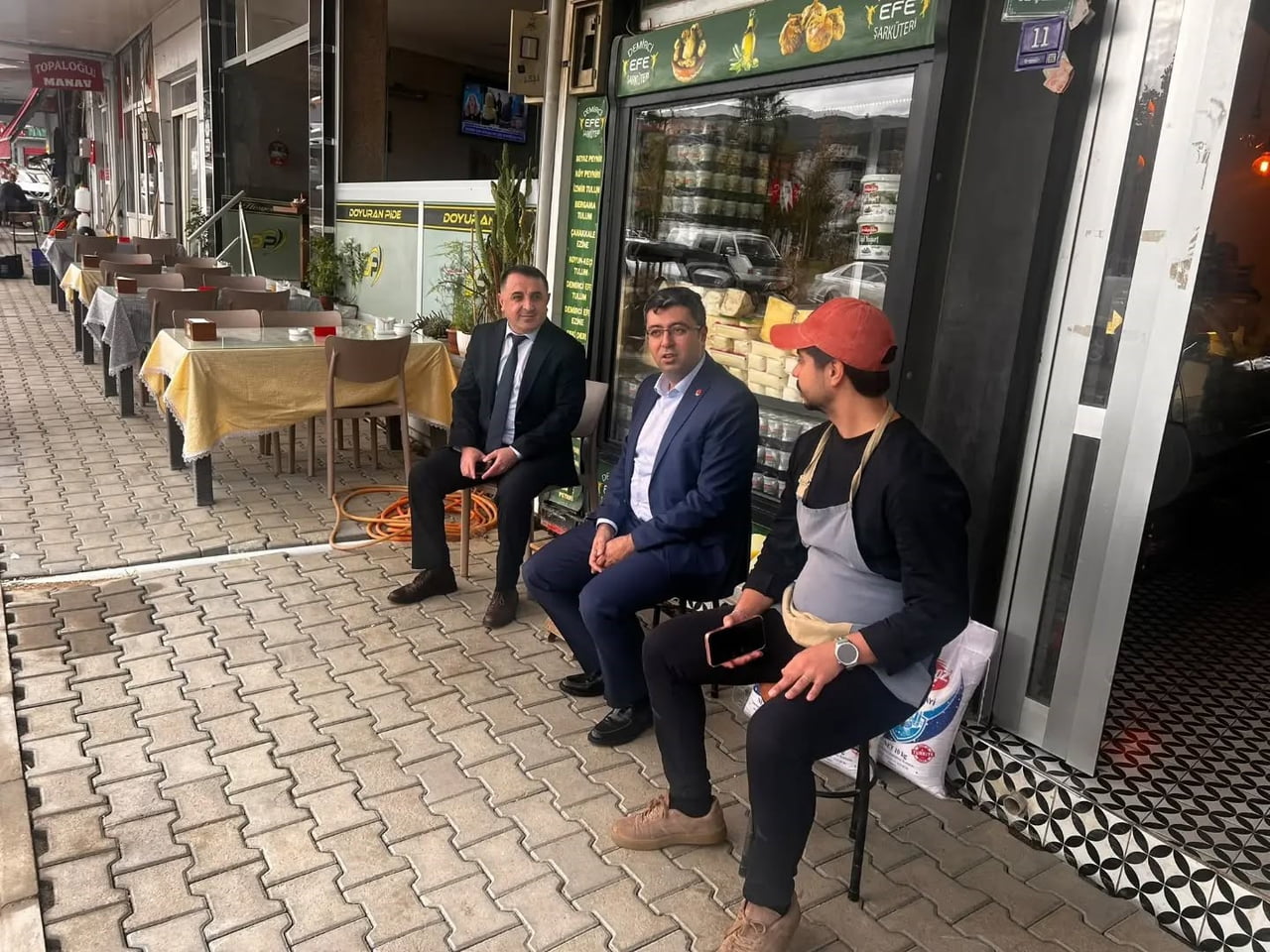 AYDIN'IN YENİPAZAR İLÇESİNDE KAYMAKAM MURAT KARATAŞ, İLÇE ESNAFIYLA BİR ARAYA GELEREK TALEP VE...