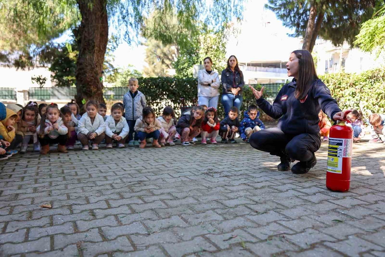 AYDIN BÜYÜKŞEHİR BELEDİYESİ İTFAİYE DAİRE BAŞKANLIĞI EKİPLERİ, ÇOCUK GELİŞİM MERKEZLERİNDE EĞİTİM...