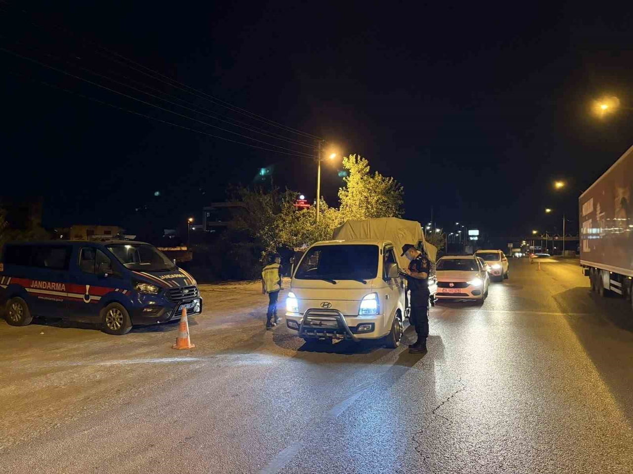 AYDIN’DA GERÇEKLEŞTİRİLEN 'ÇEMBER-144' OPERASYONUNDA, ÇEŞİTLİ SUÇLARDAN ARANAN 41 ŞAHIS...
