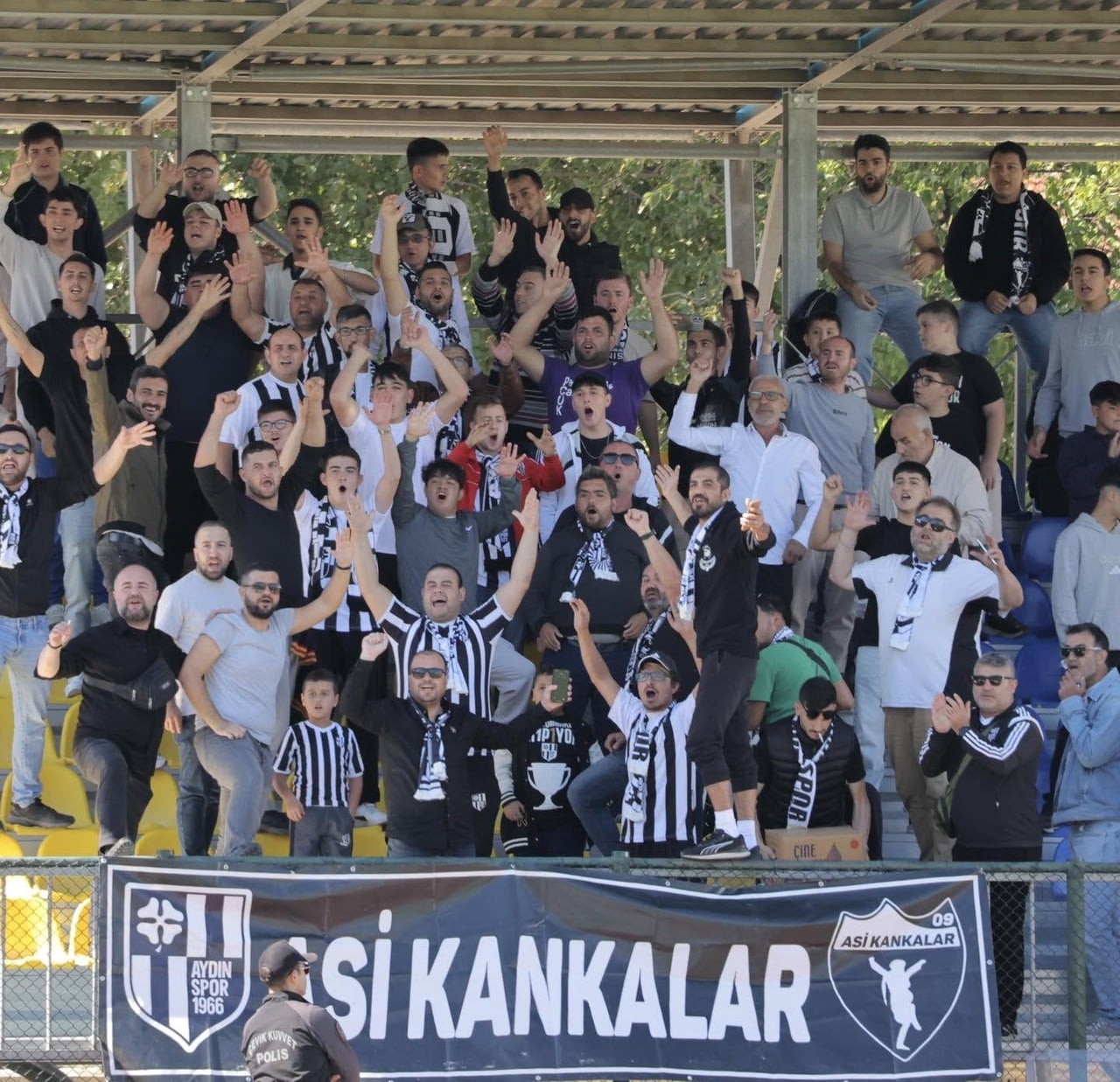 AYDIN FUTBOLUNUN KÖKLÜ KULÜPLERİNDEN AYDINSPOR, GEREKLİ MADDİ VE YÖNETİMSEL DESTEĞİN SAĞLANAMAMASI...