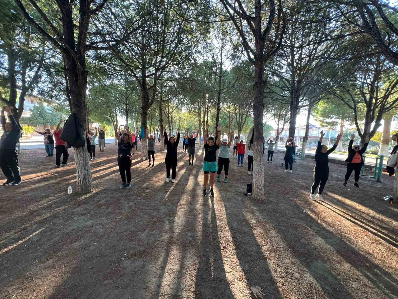 AYDIN GENÇLİK VE SPOR İL MÜDÜRLÜĞÜ KOORDİNESİNDE KUŞADASI İLÇESİNDE SABAH YÜRÜYÜŞÜ ETKİNLİĞİ...