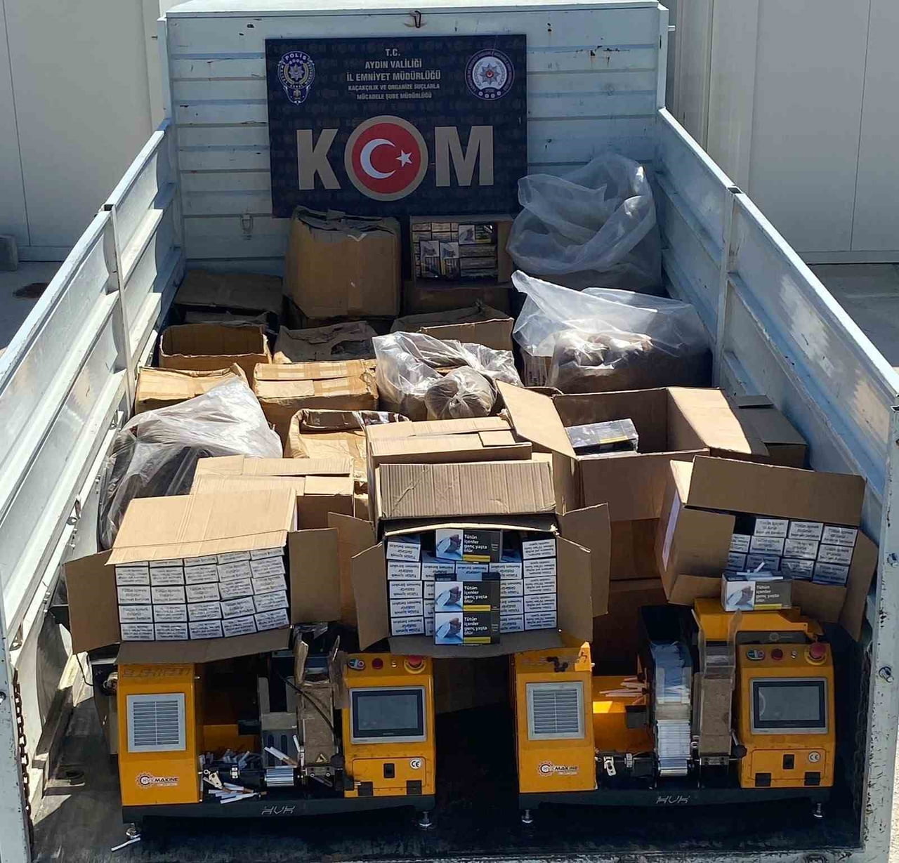 AYDIN’IN EFELER İLÇESİNDE POLİS EKİPLERİNCE GERÇEKLEŞTİRİLEN KAÇAKÇILIK OPERASYONUNDA 138 BİN 800...