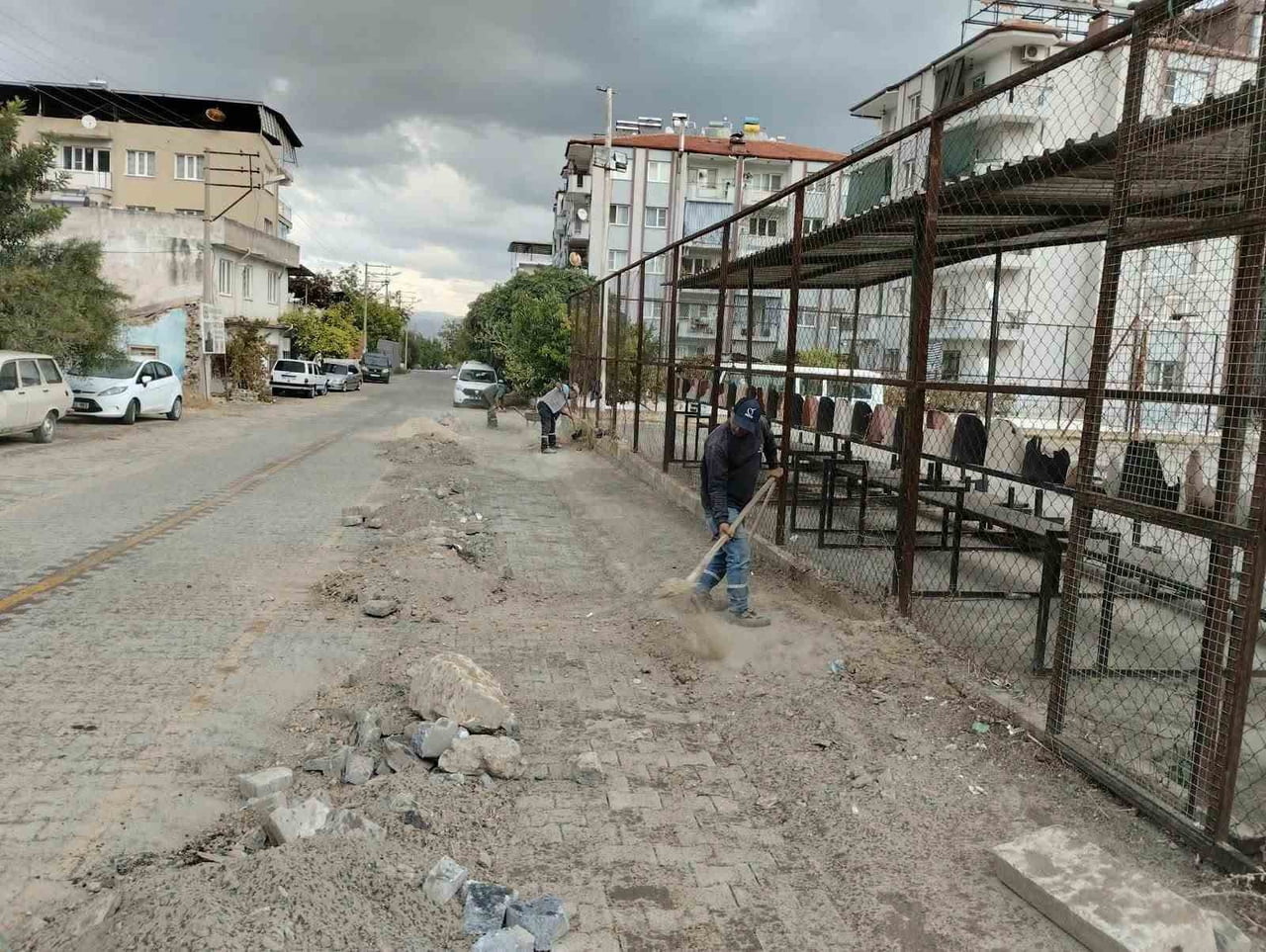 AYDIN’IN KOÇARLI İLÇESİNDE ADNAN MENDERES MAHALLESİ’NDE TAŞ DÖŞEME YOL TAMİRATI VE ÇEVRE DÜZENLEME...
