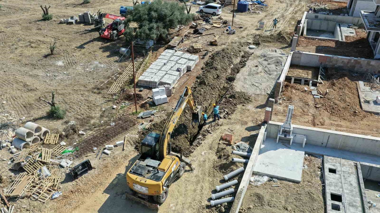 AYDIN’IN KUŞADASI İLÇESİNDE ALTYAPI ÇALIŞMALARINI SÜRDÜREN ASKİ, DEĞİRMENDERE MAHALLESİ’NDEKİ 3665...