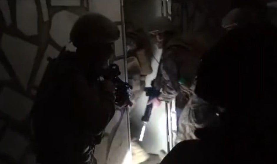 AYDIN’IN ÜÇ İLÇESİNDE DÜZENLENEN OPERASYONLARDA 3 TERÖR ÖRGÜTÜ ÜYESİ YAKALANDI.