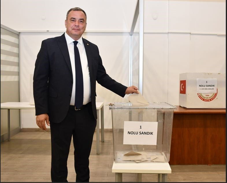 AYDIN TİCARET BORSASI’NDA TEK LİSTEYLE GERÇEKLEŞTİRİLEN SEÇİMLERDE YÖNETİM KURULU BAŞKANI FEVZİ...