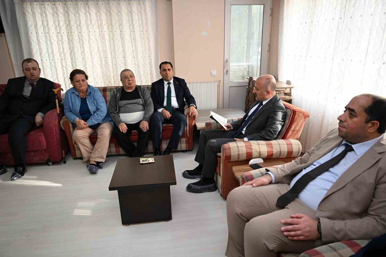 AYDIN VALİSİ DR. OSMAN VAROL, ALTI NOKTA KÖRLER DERNEĞİ AYDIN ŞUBESİ'NİN KİTAP OKUMA ETKİNLİĞİNE...