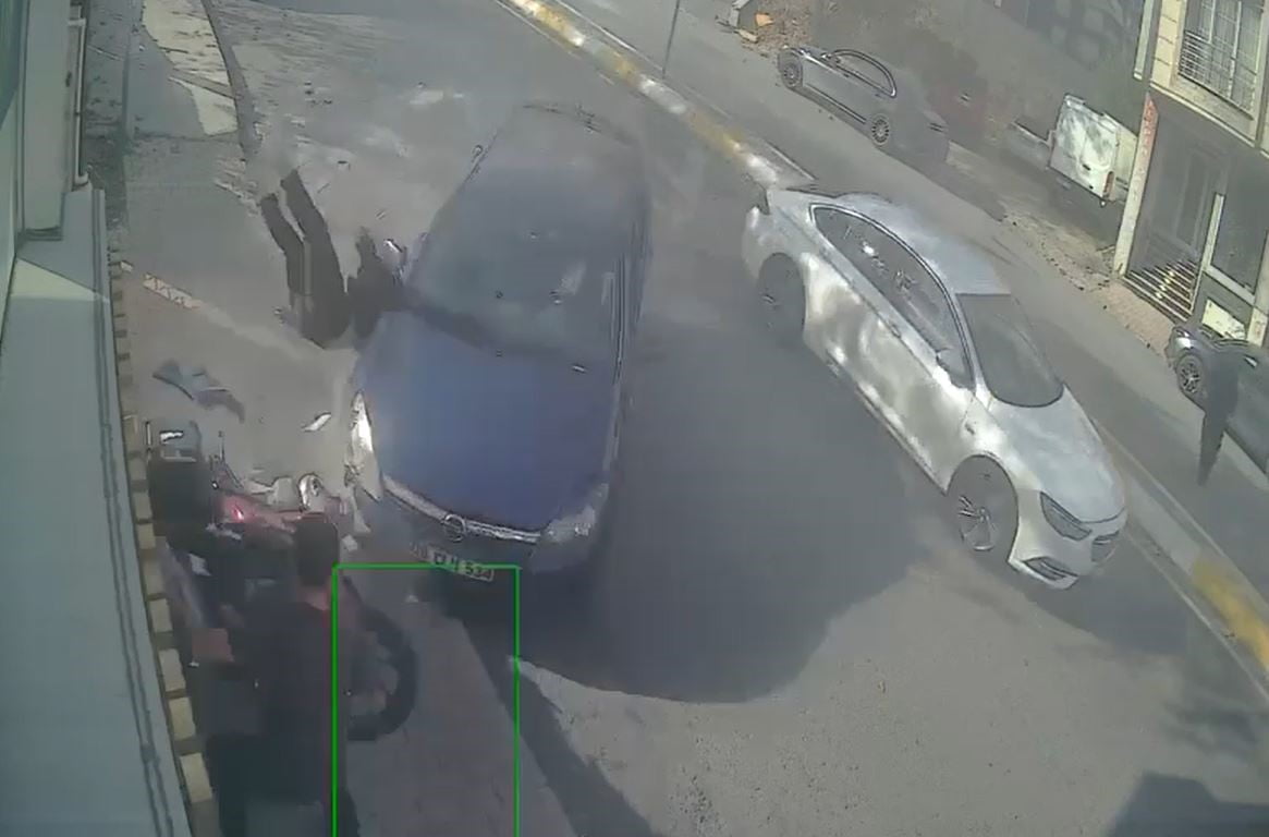 AYNI HAFTA 2 AYRI KAZANIN YAŞANDIĞI CADDEDE 2 VATANDAŞ AĞIR ŞEKİLDE YARALANIRKEN, VATANDAŞLAR...