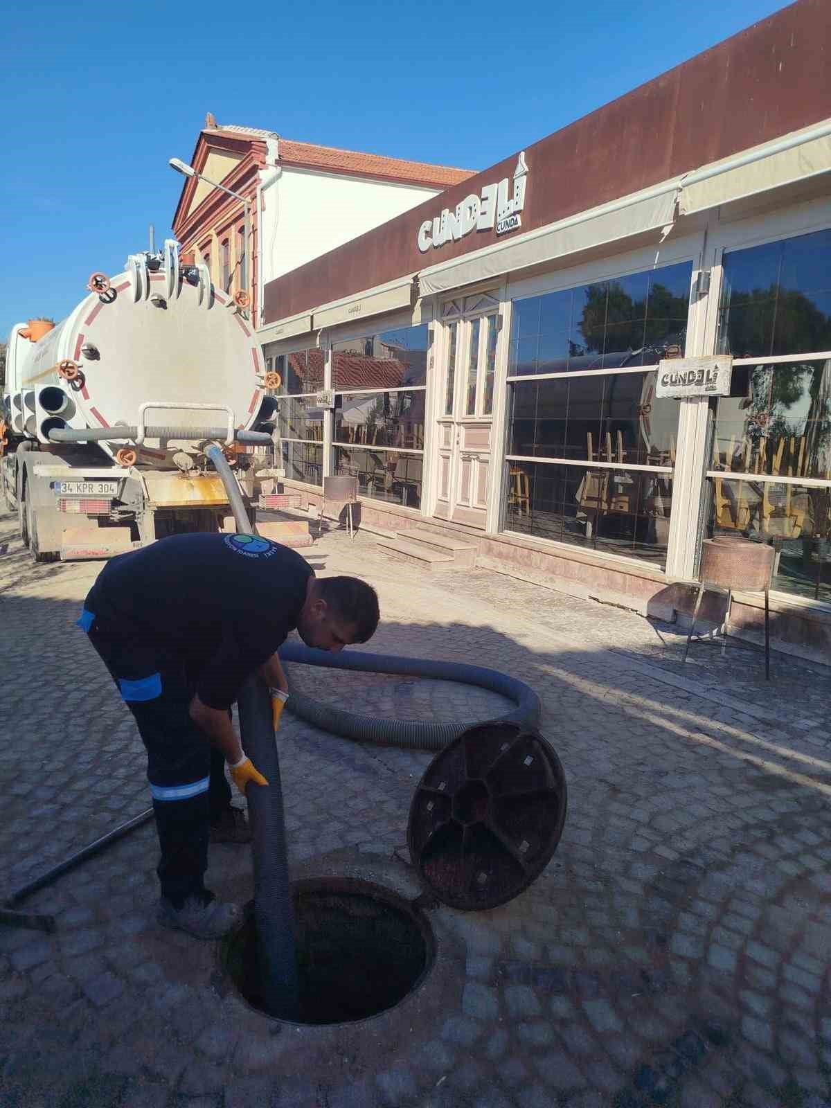 AYVALIK’TA BASKİ’’DEN YENİMAHALLE VE CUNDA ADASI’NDA KAPSAMLI KANALİZASYON TEMİZLİĞİ