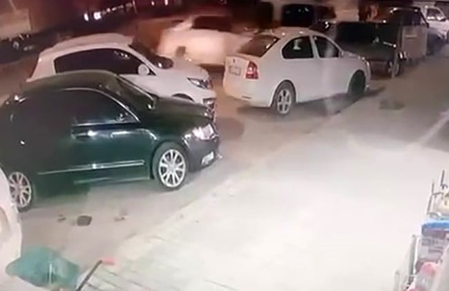 AZİZİYE İLÇESİNDE DİREKSİYONU KİLİTLENEN ARACIN NEDEN OLDUĞU KAZANIN GÖRÜNTÜLERİ ORTAYA...