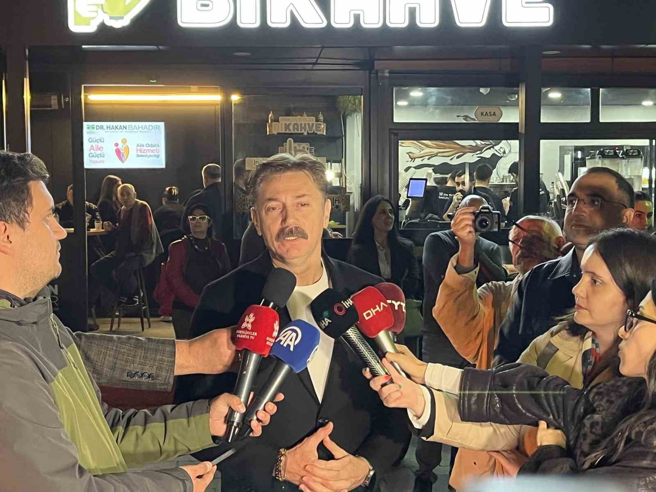 BAHÇELİEVLER BELEDİYE BAŞKANI DR. HAKAN BAHADIR, "BİZİM KAPIMIZ TÜM GAZETECİ ARKADAŞLARIMIZA...