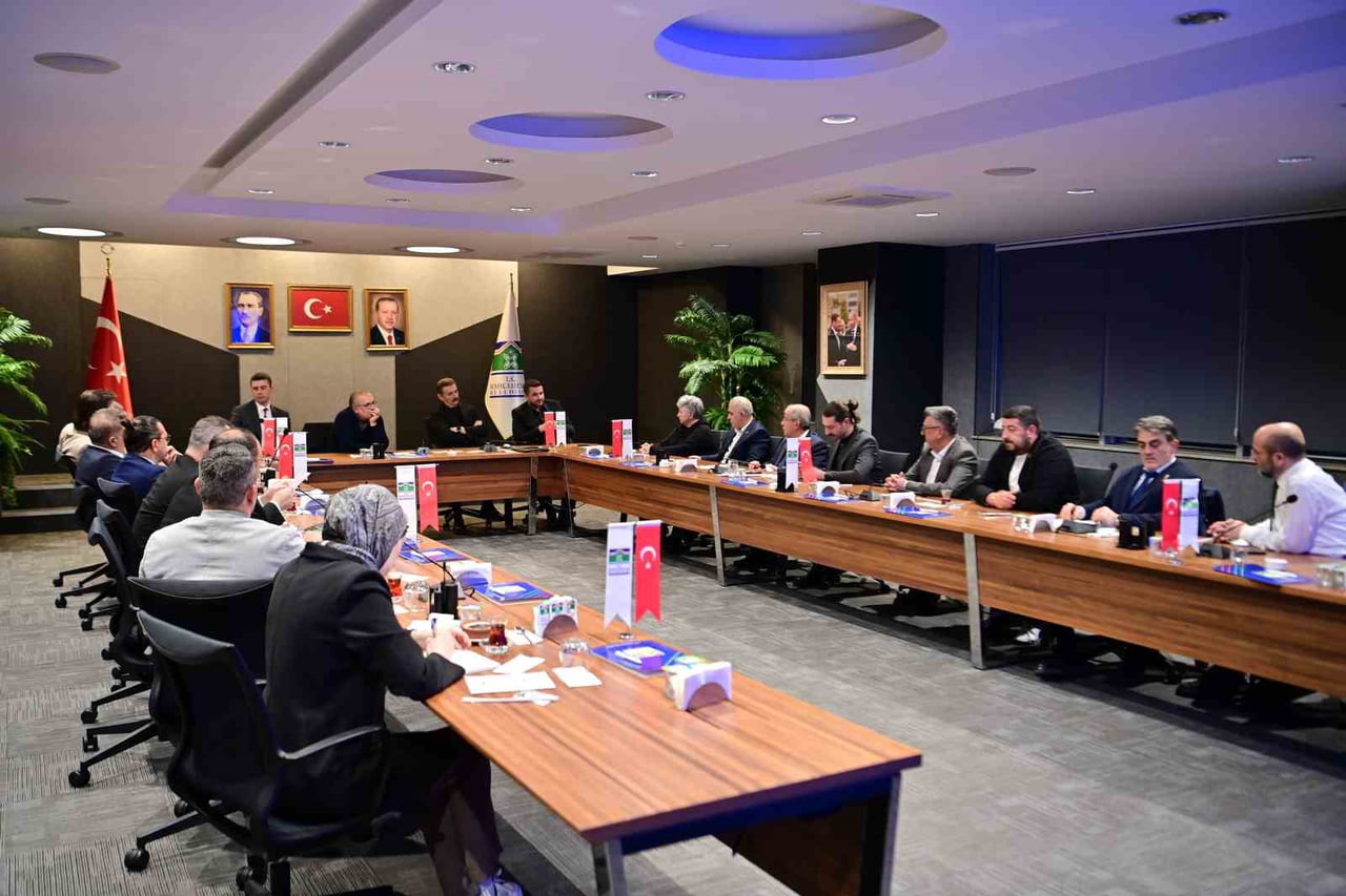 BAHÇELİEVLER BELEDİYE BAŞKANI HAKAN BAHADIR, 19 EKİM MUHTARLAR GÜNÜ DOLAYISIYLA İLÇEDE GÖREV YAPAN...