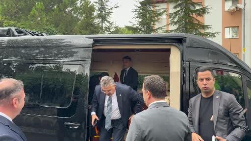 Bakan Çiftçi Kocaeli'de cuma namazı kıldı, vatandaşlarla bir araya geldi