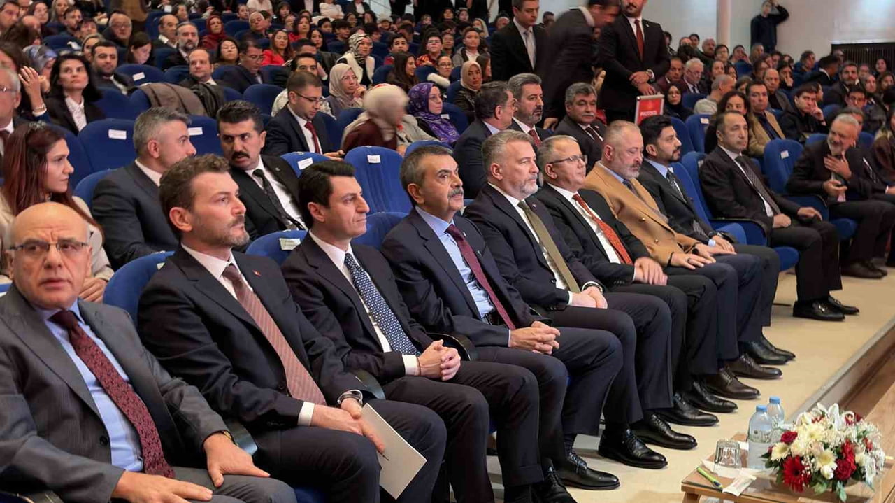 BAKAN TEKİN, MİLLİ EĞİTİM BAKANLIĞI ŞURA SALONU'NDA DÜZENLENEN YENİ EĞİTİM BİLİŞİM AĞI'NIN (EBA)...