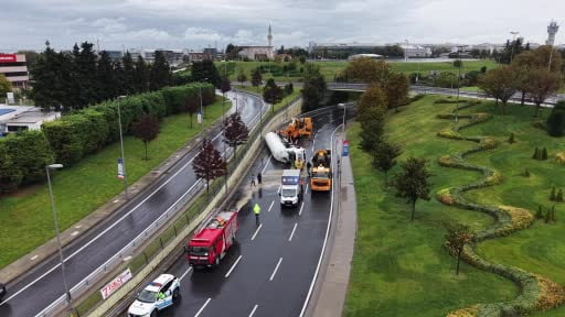 Bakırköy’de yan yatan LNG yüklü tanker böyle görüntülendi