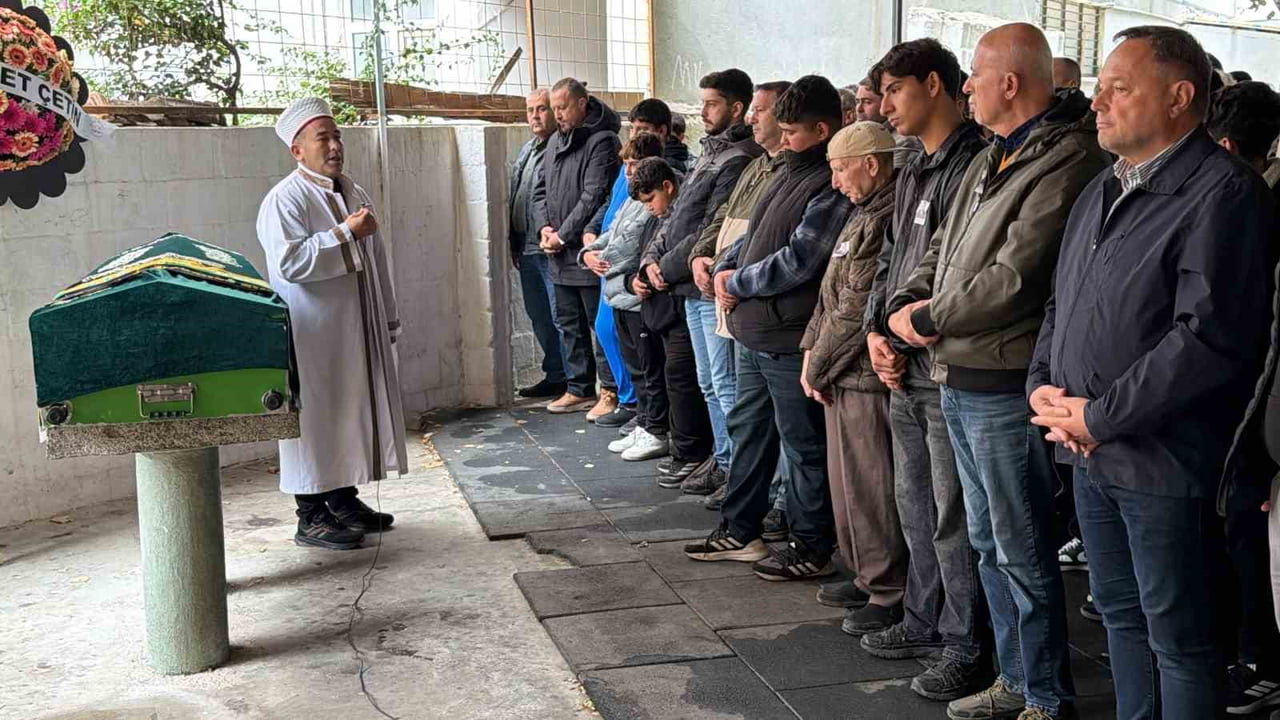 BALIKESİR'İN EDREMİT İLÇESİNDE BÜYÜK BİR ÜZÜNTÜYE NEDEN OLAN MOTOSİKLET KAZASINDA HAYATINI...
