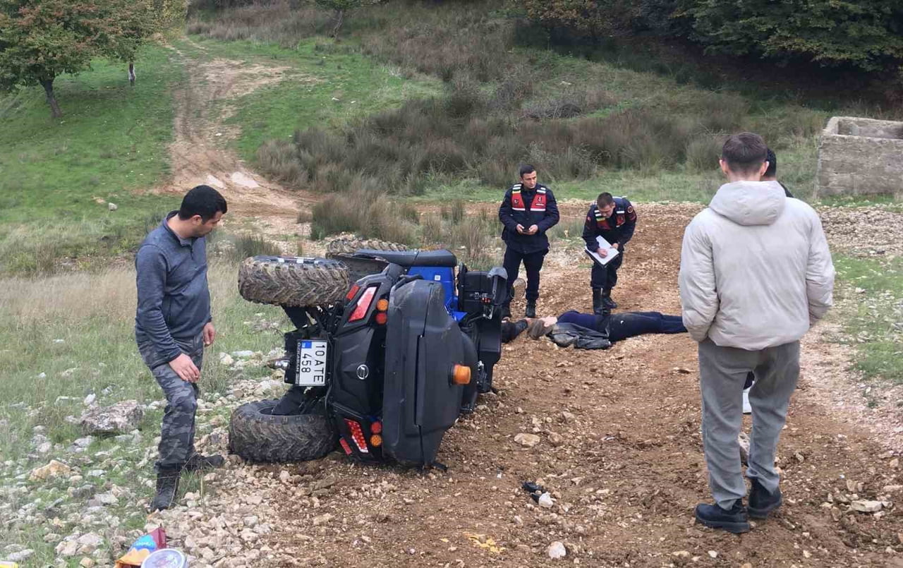 BALIKESİR'İN ERDEK İLÇESİNDE ATV İLE YAMAÇTAN ÇIKMAYA ÇALIŞAN 2 KİŞİ, ARACIN DEVRİLMESİ SONUCU...