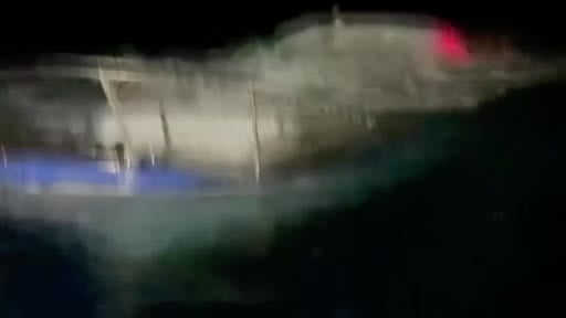 Balıkesir’de batan teknedeki 9 kişiden 8’i kurtarıldı, kayıp olan 1 kişi ise aranıyor