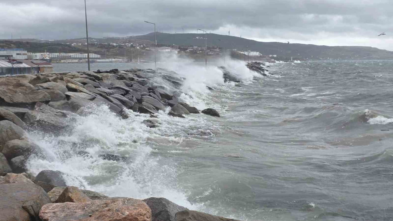 BALIKESİR’İN KUZEY İLÇELERİNDE ETKİLİ OLAN SAĞANAK YAĞIŞIN ARDINDAN METEOROLOJİ GENEL MÜDÜRLÜĞÜ...