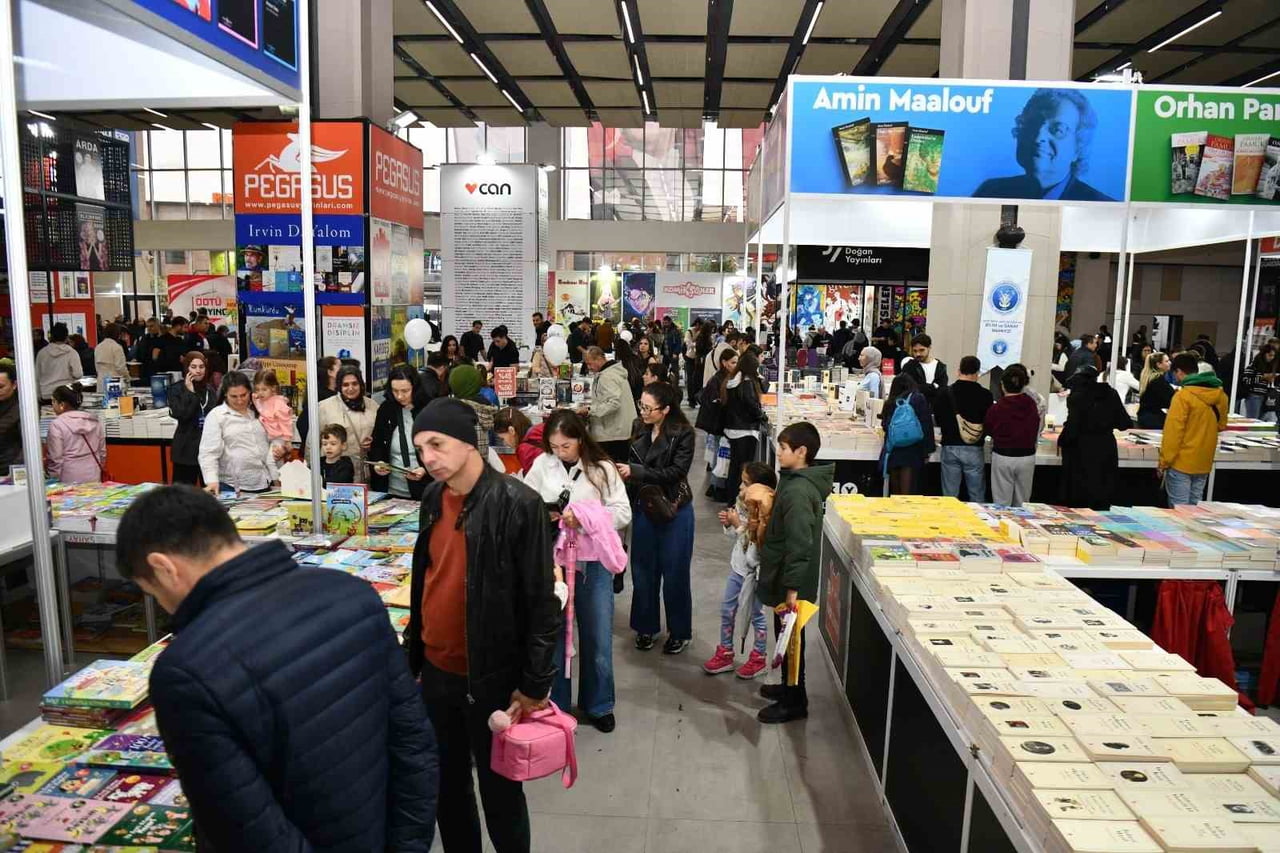 BALIKESİR KİTAP FUARINI HAFTA SONU 40 BİN KİŞİ ZİYARET ETTİ