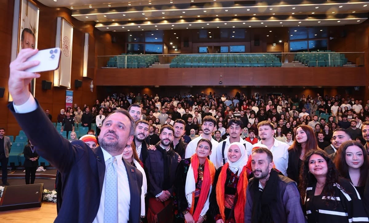 BALIKESİR ÜNİVERSİTESİ BİSİKLET TOPLULUĞU (BAÜBİS) ÖĞRENCİLERİ, TÜRKİYE CUMHURİYETİ GENÇLİK VE...
