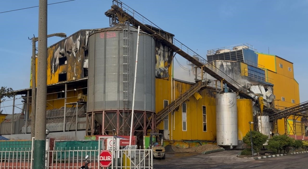 BANDIRMA'DA YAĞ FABRİKASINDA ÇIKAN BÜYÜK YANGIN KONTROL ALTINA ALINDI
