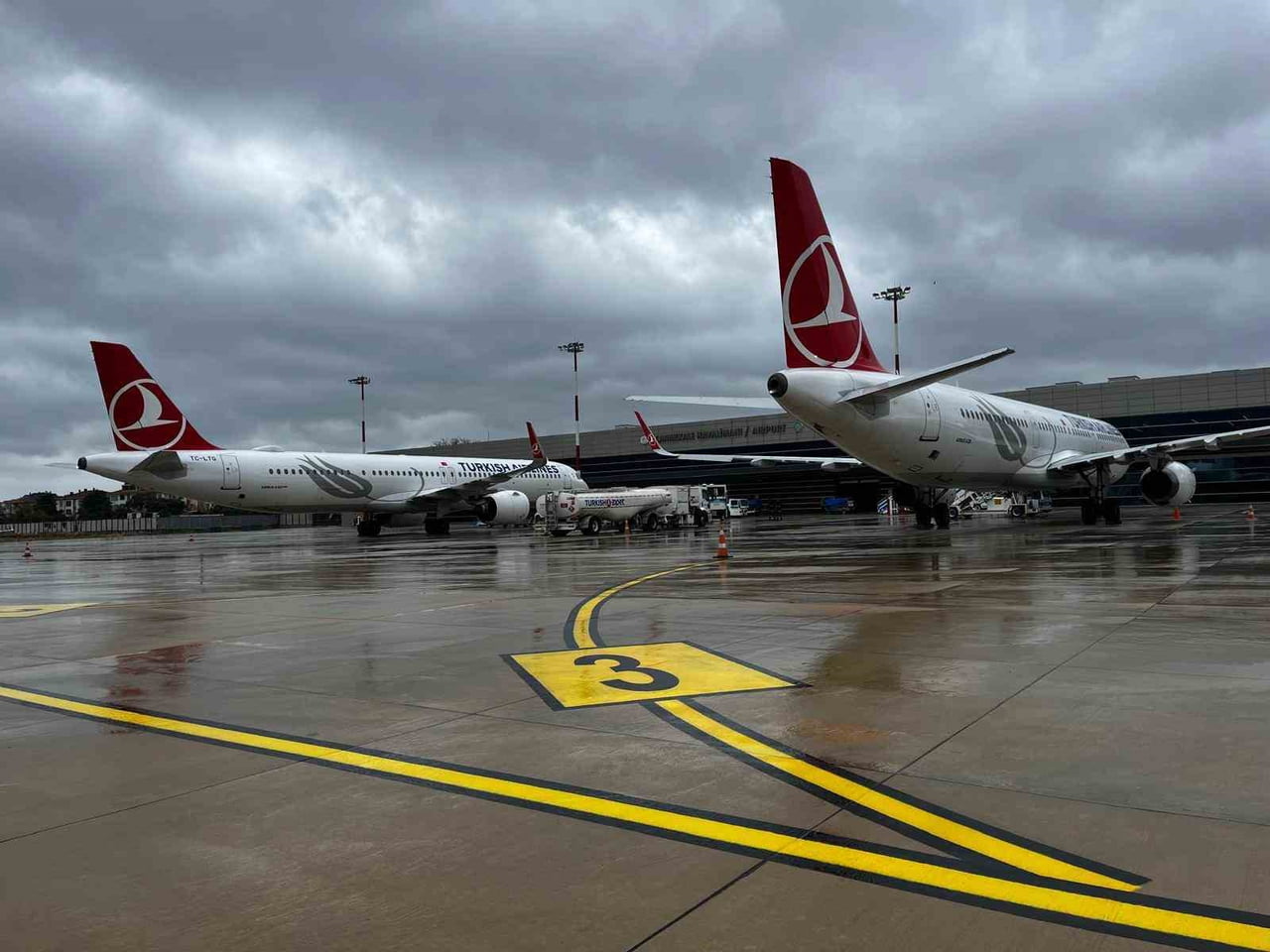BARSELONA VE ÇUKUROVA’DAN KALKAN YOLCU UÇAKLARI İSTANBUL’DAKİ OLUMSUZ HAVA ŞARTLARI NEDENİYLE...