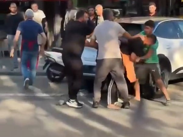 BAŞAKŞEHİR’DE ESNAF İLE MOTOSİKLETLİ KURYE BİRBİRİNE GİRDİ