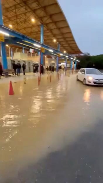 BAŞAKŞEHİR OLİMPİYAT METRO İSTASYONU'NU SU BASTI