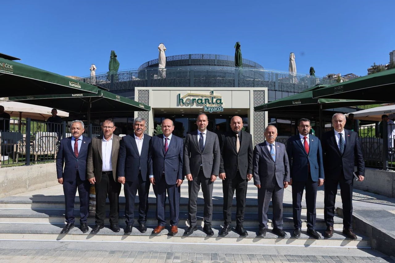 BAŞKAN ÖZDEMİR, NİĞDE’NİN TÜM MUHTARLARIYLA HORANTA KAYARDI’DA BİR ARAYA GELDİ