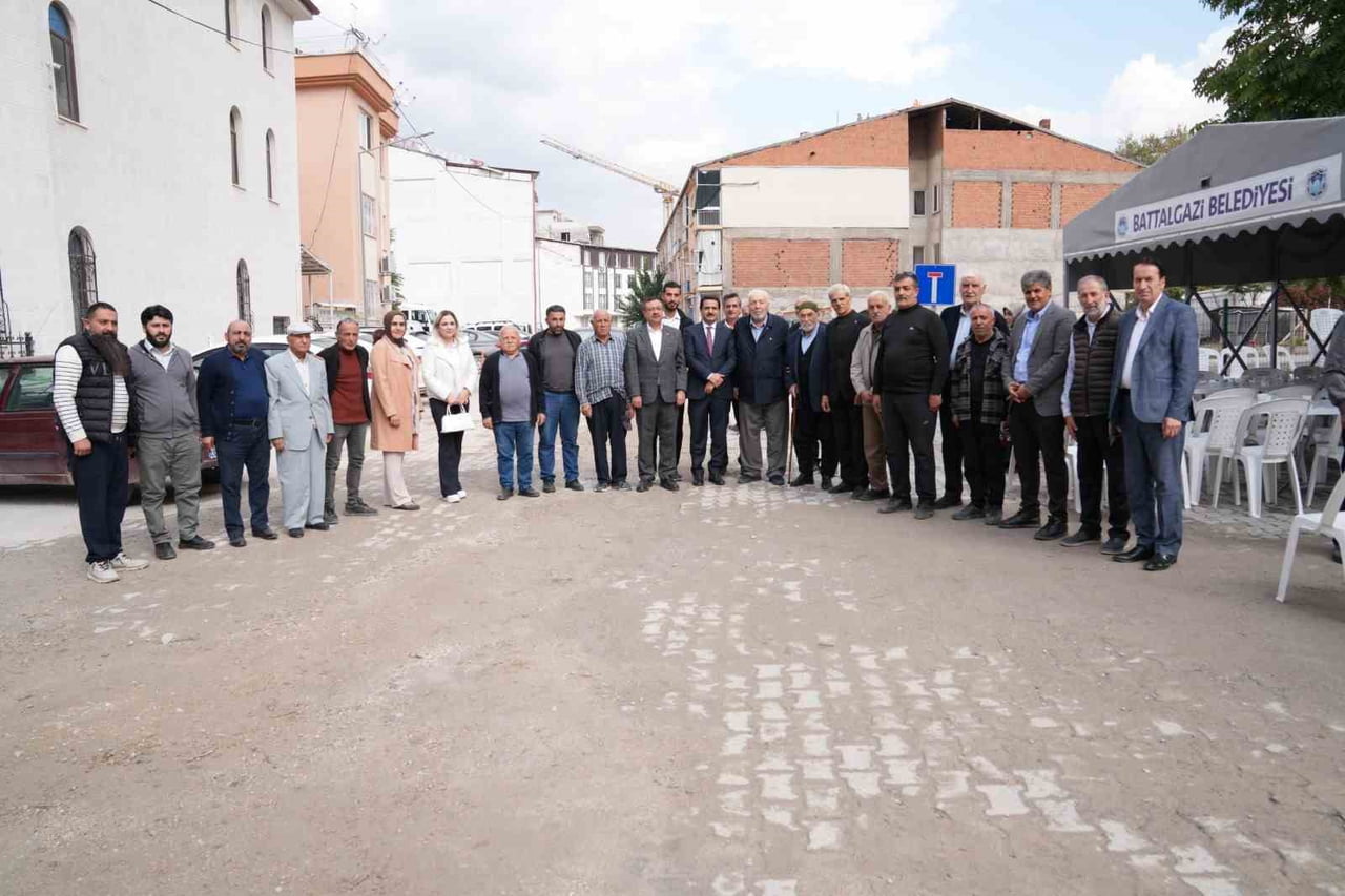BAŞKAN TAŞKIN NURİYE MAHALLESİ’NDE VATANDAŞLARIN TALEPLERİNİ DİNLEDİ