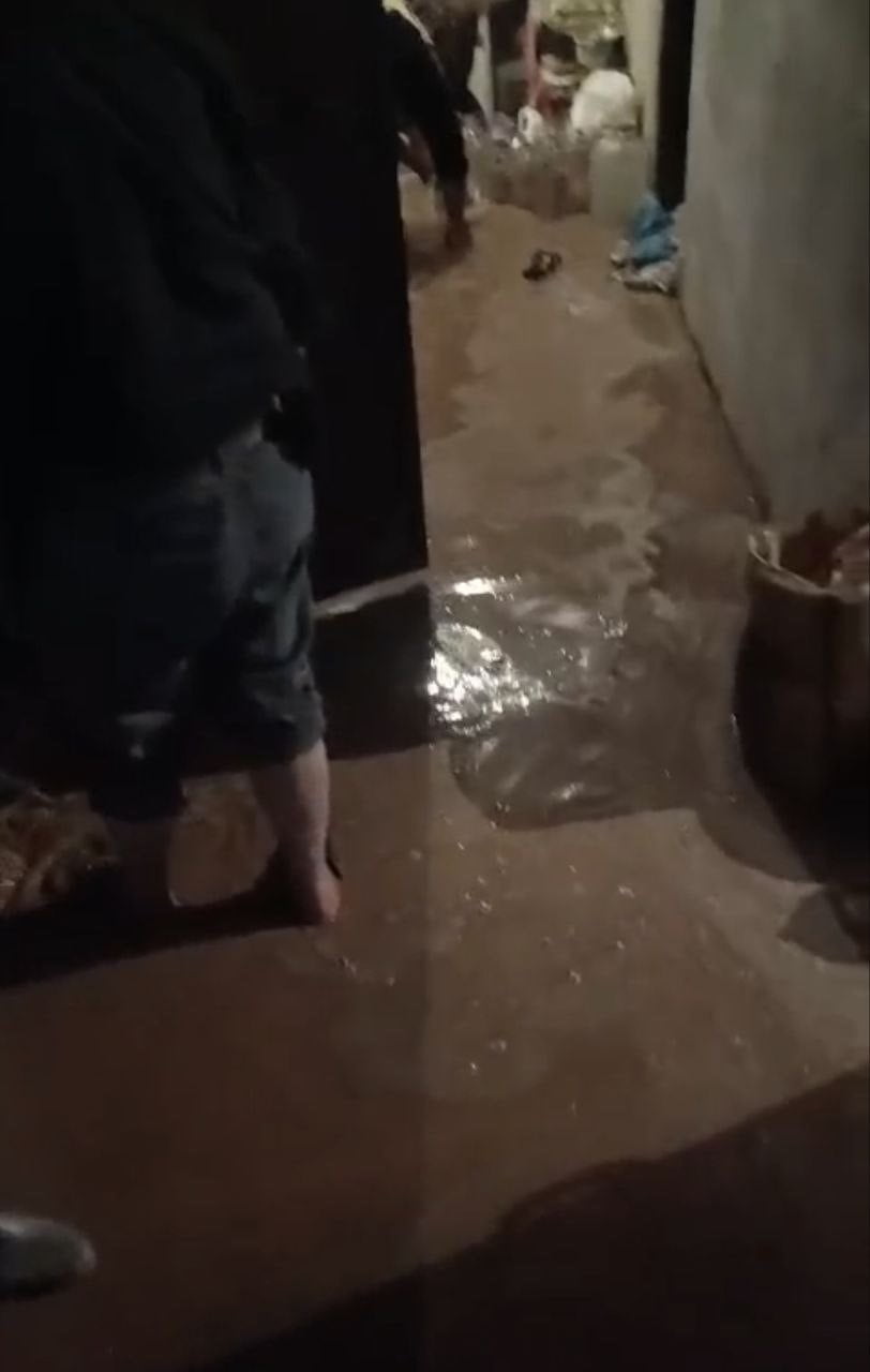 BATMAN'IN GERCÜŞ İLÇESİNE BAĞLI POYRAZ KÖYÜNDE ETKİLİ OLAN SAĞANAK YAĞIŞ SELE NEDEN OLDU. ANİDEN...