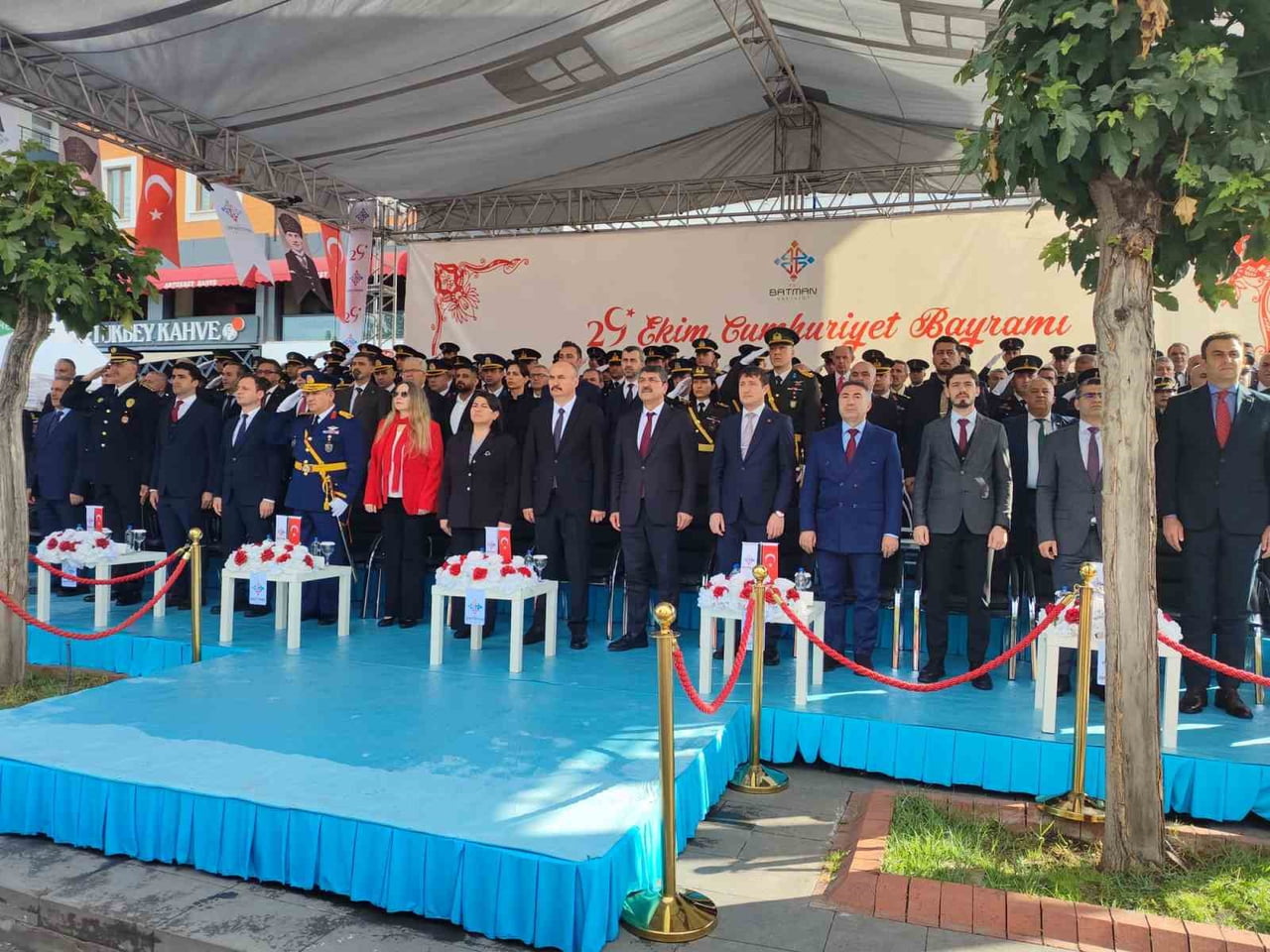 BATMAN’DA 29 EKİM CUMHURİYET BAYRAMI TURGUT ÖZAL BULVARI'NDA DÜZENLENEN TÖRENLE KUTLANDI.