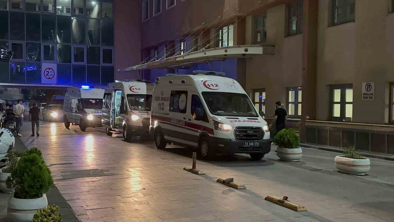 BATMAN’DA BALKONDA HALI ÇIRPMAK İSTERKEN DENGESİNİ KAYBEDEREK 8’İNCİ KATTAN DÜŞTÜĞÜ İLERİ SÜRÜLEN...