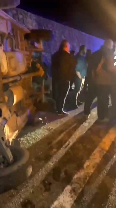 BATMAN-HASANKEYF KARA YOLUNDA KONTROLDEN ÇIKARAK YAN YATAN MİNİBÜSTE BULUNAN 6 KİŞİ...