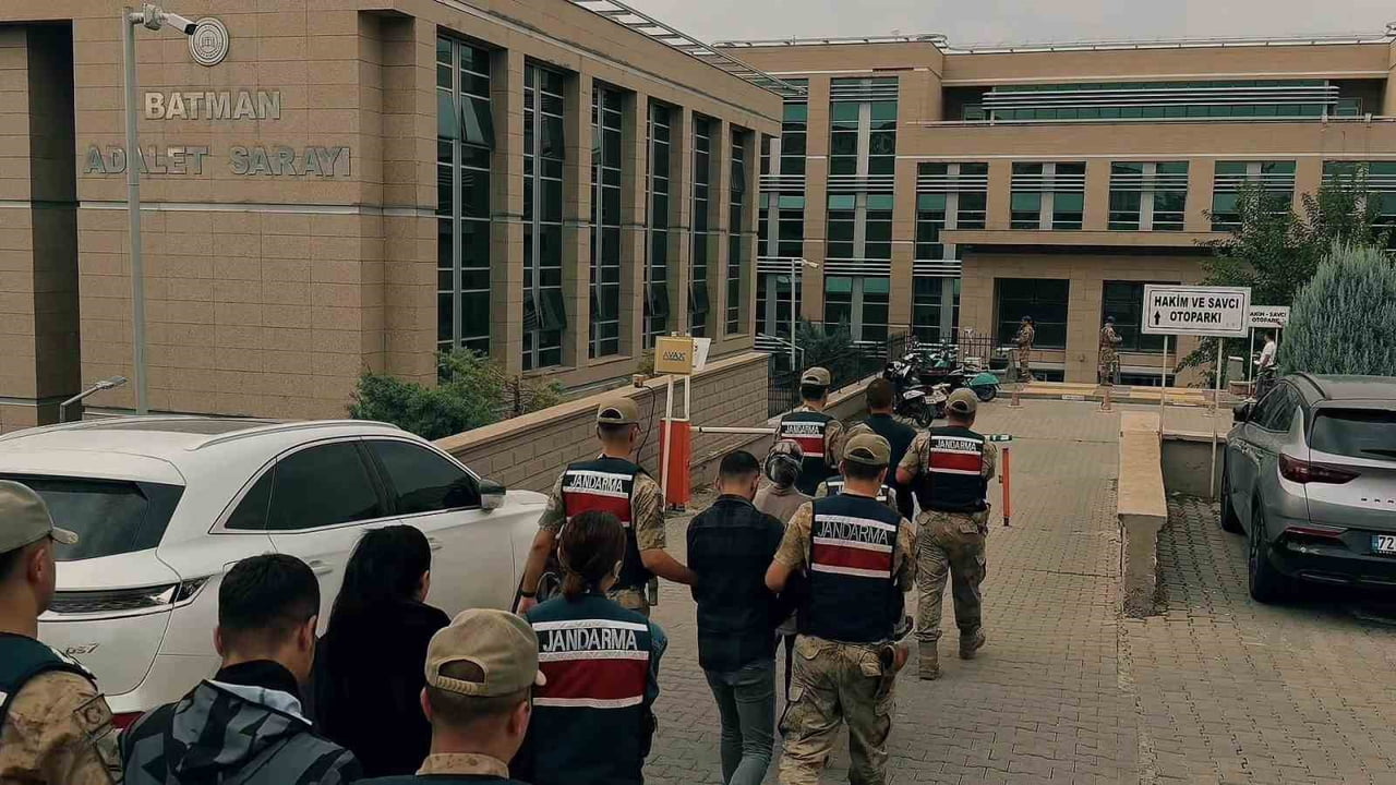 BATMAN MERKEZLİ YASA DIŞI BAHİS OPERASYONUNDA YAKALANAN 119 KİŞİDEN 80'İ TUTUKLANARAK CEZAEVİNE...