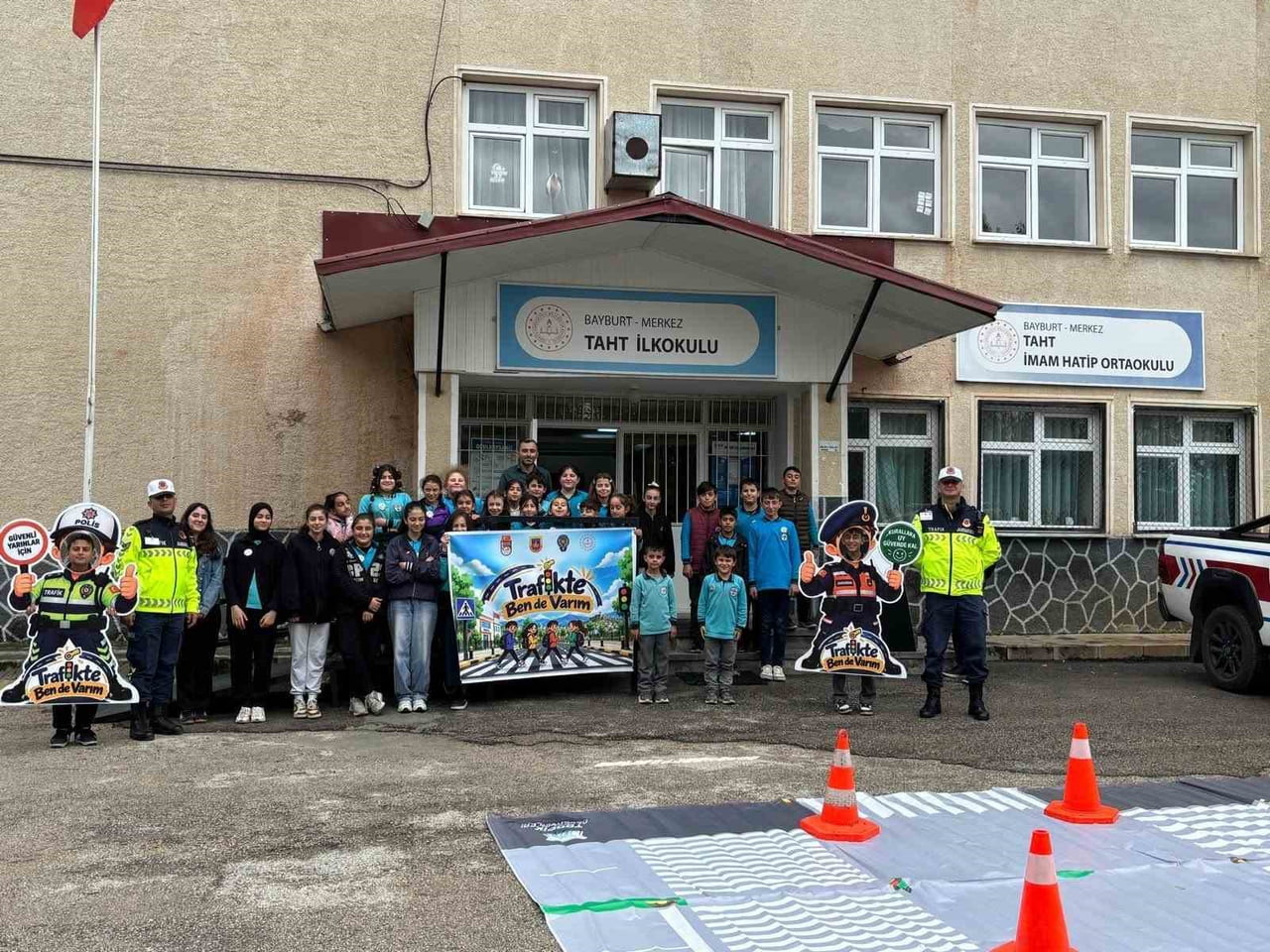 BAYBURT'TA ‘TRAFİKTE BEN DE VARIM' PROJESİ KÖY OKULUNDA BAŞLADI