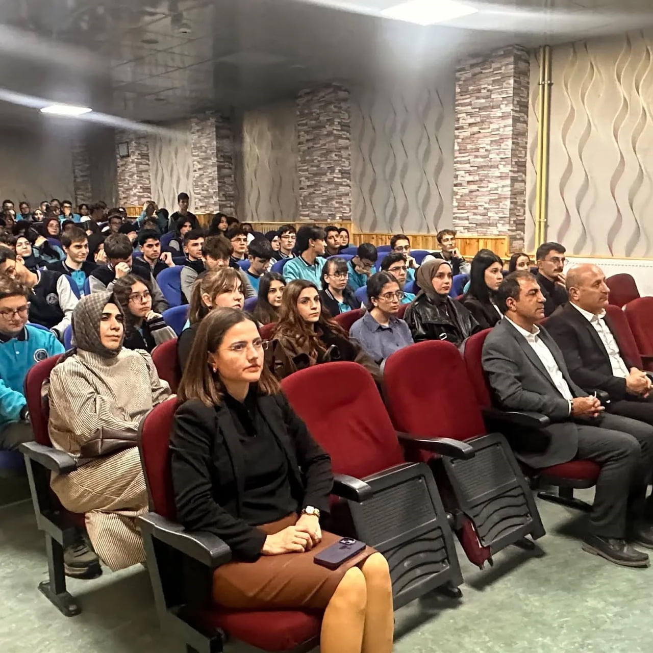 BAYBURT FEN LİSESİNDE ERASMUS+ VE ETWİNNİNG FIRSATLARI TANITILDI