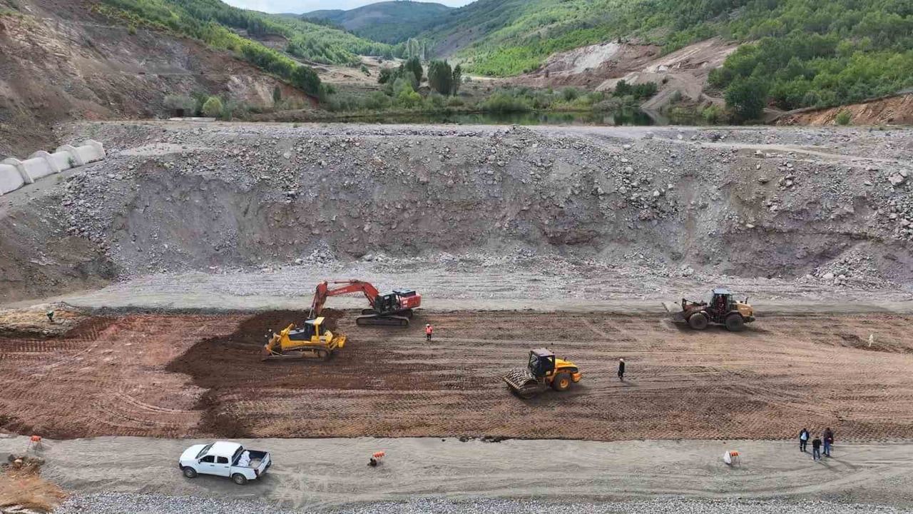 BAYBURT’TA 6 BİN 340 DEKAR TARIM ARAZİSİNİN SULANMASINA KATKI SAĞLAYACAK DEMİRÖZÜ PETEKLİ...