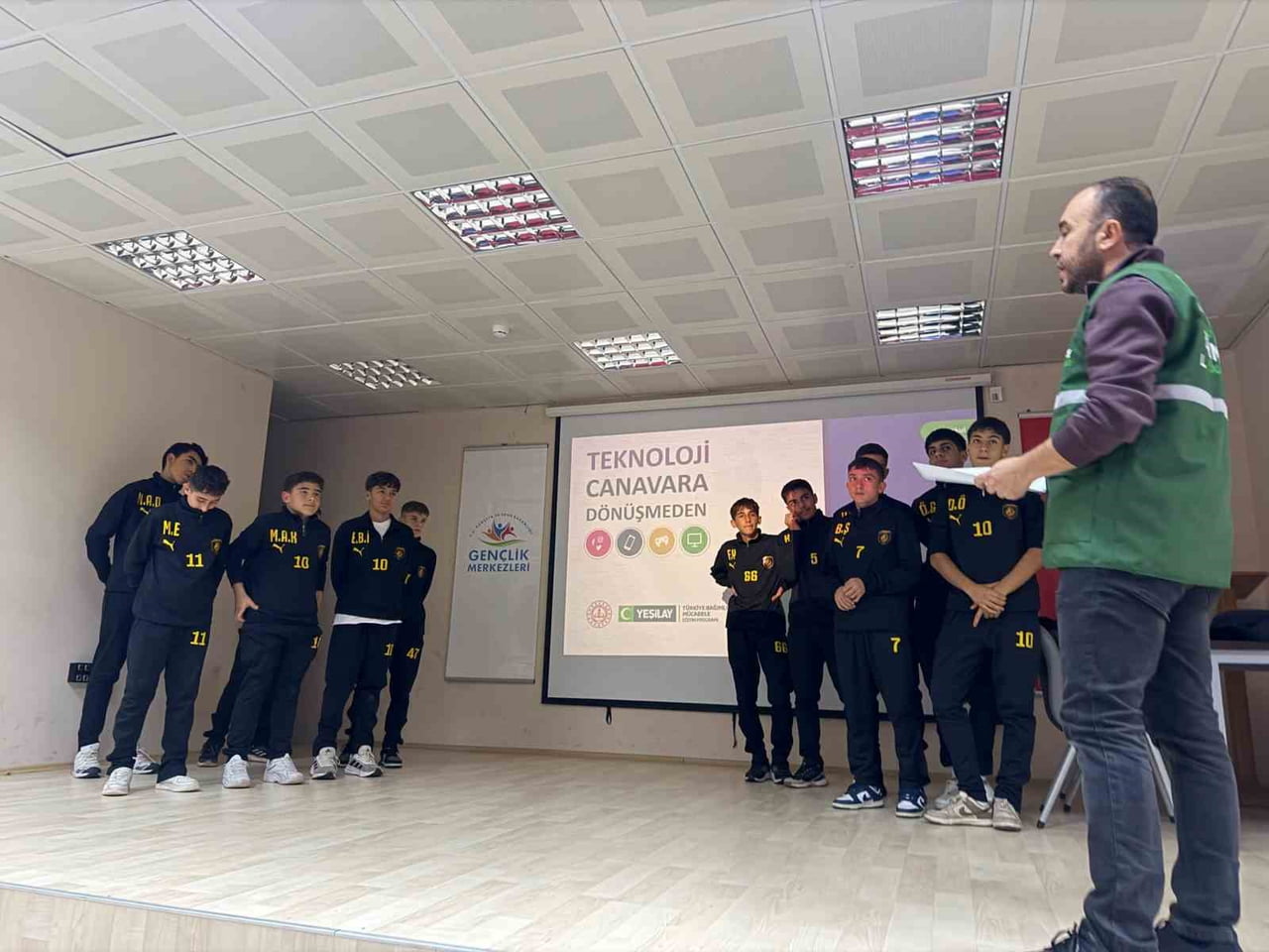 BAYBURT’TA GENÇ FUTBOLCULARA BAĞIMLILIKLA MÜCADELE EĞİTİMİ