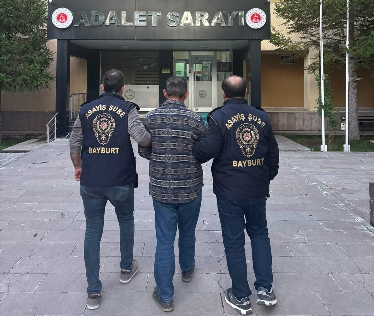 BAYBURT’TA İNŞAATLARDAN 120 BİN LİRALIK MALZEME ÇALAN ŞAHIS TUTUKLANDI