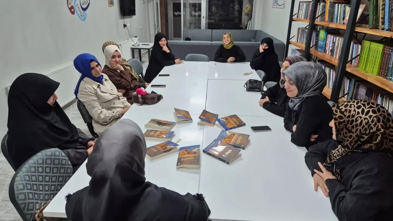 BAYBURT’TA KADINLARIN KATILIMIYLA KİTAP TAHLİLİ YAPILDI